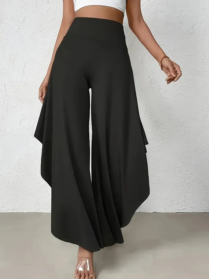 Chic Ingrid - Flared pants: wide legs and trendy asymmetrical hem
