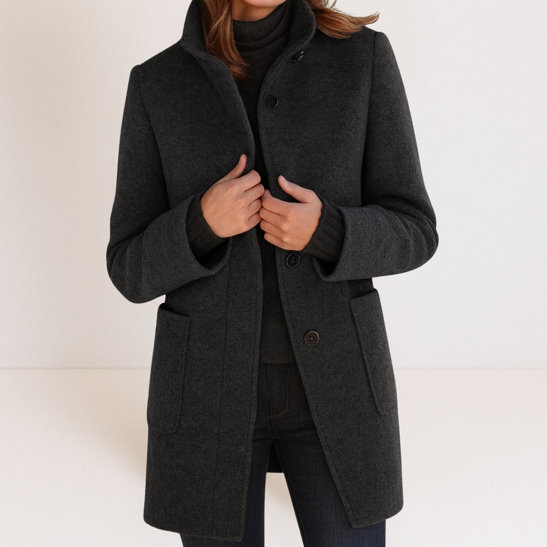 Elegant and warm classic-fit women's wool-blend coat for autumn