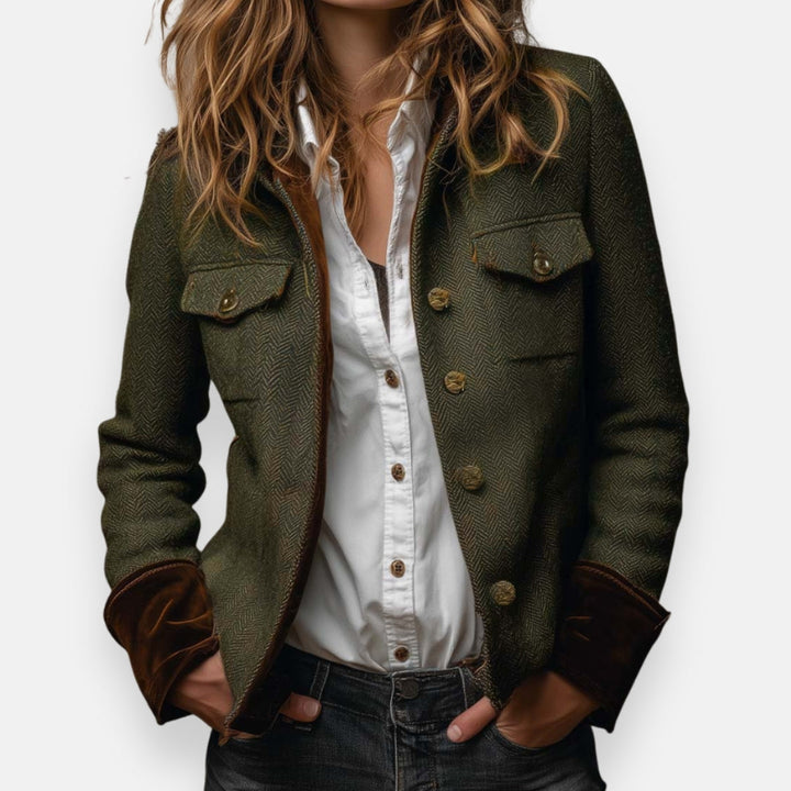 Elegant tweed blazer for women, ideal for everyday outfits in autumn