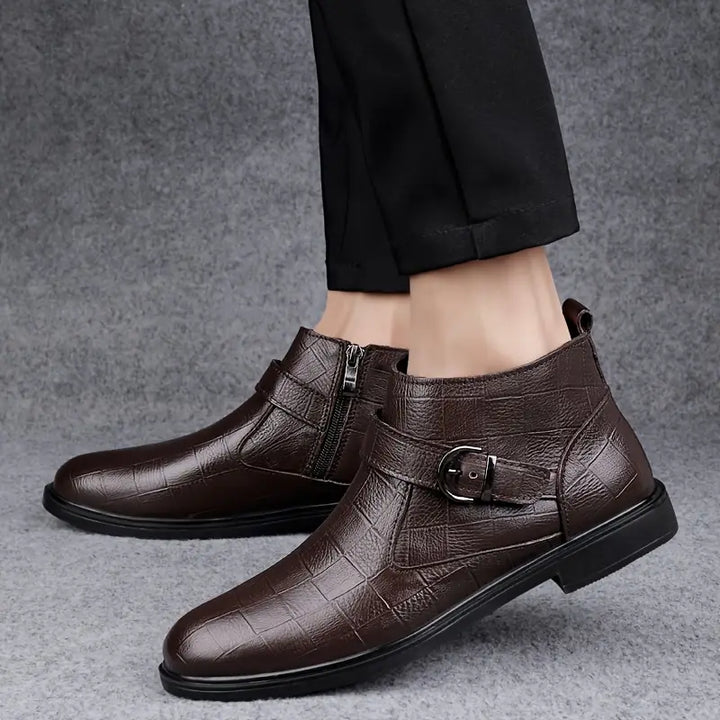 Bottes en cuir élégantes Frank™ avec détails à la mode de boucle.