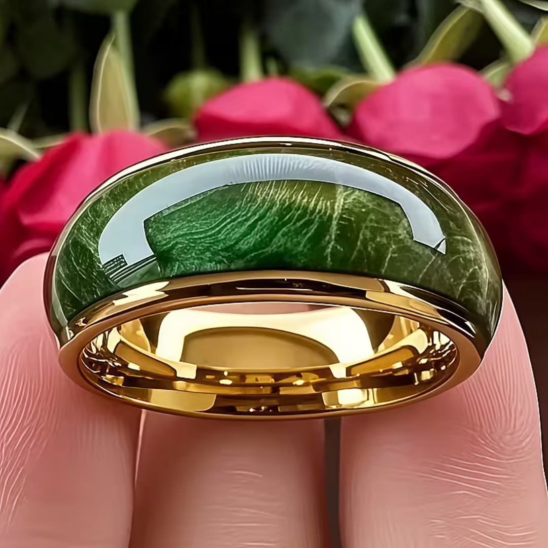 Women's gold-plated ring with emerald, crown design, autumnal style