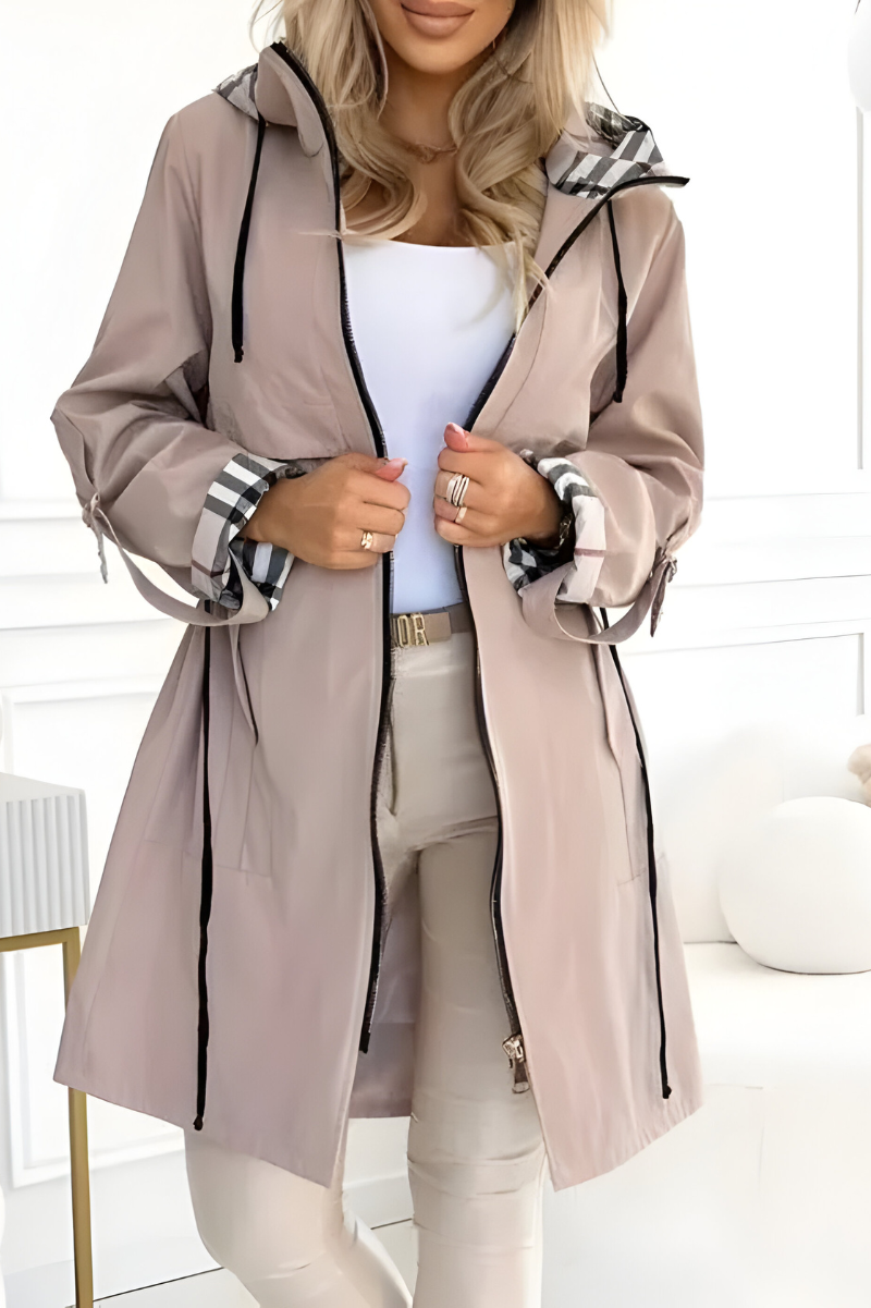 Parka femme légère et élégante, à coupe moderne, pour un automne de transition, casual.