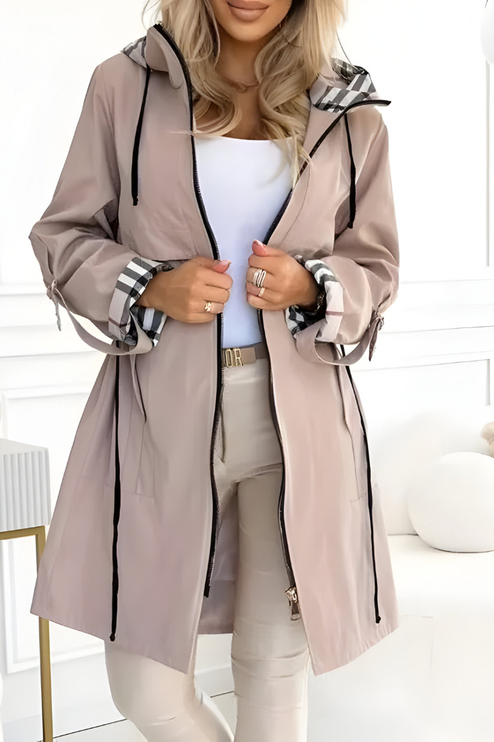 Parka femme légère et élégante, à coupe moderne, pour un automne de transition, casual.