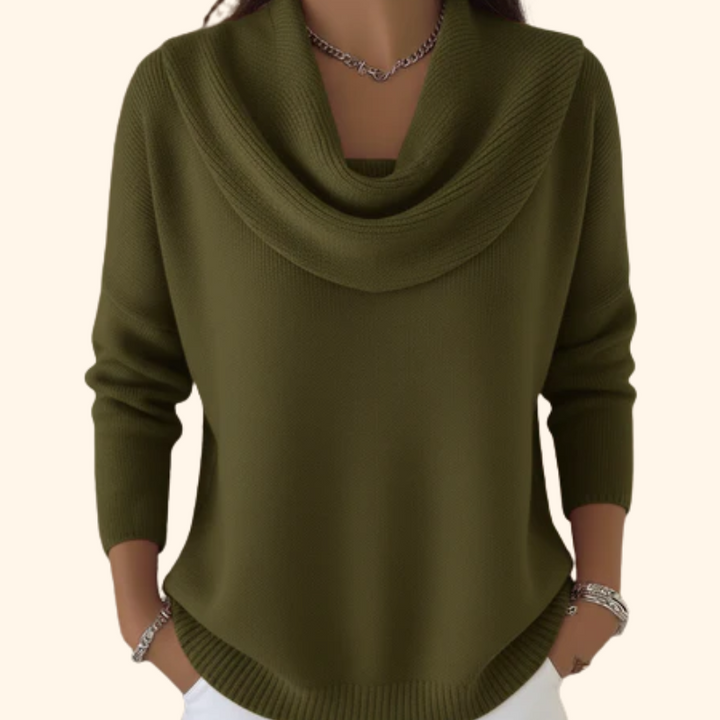 Women's knitted pullover with an elegant neckline for autumn, ideal for everyday outfits.