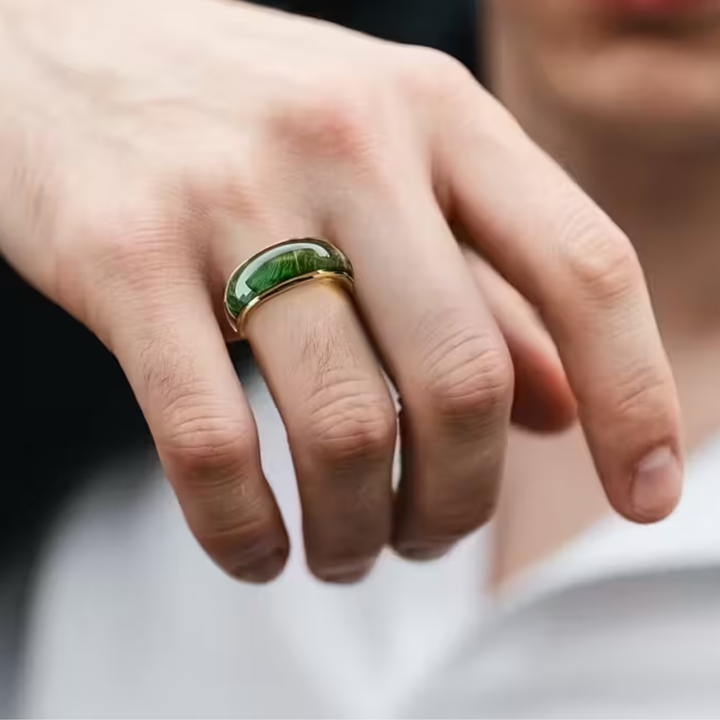 Women's gold-plated ring with emerald, crown design, autumnal style