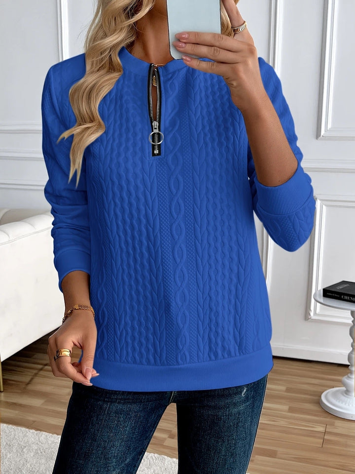 Women's textured zip-up sweatshirt for autumn and everyday outfits