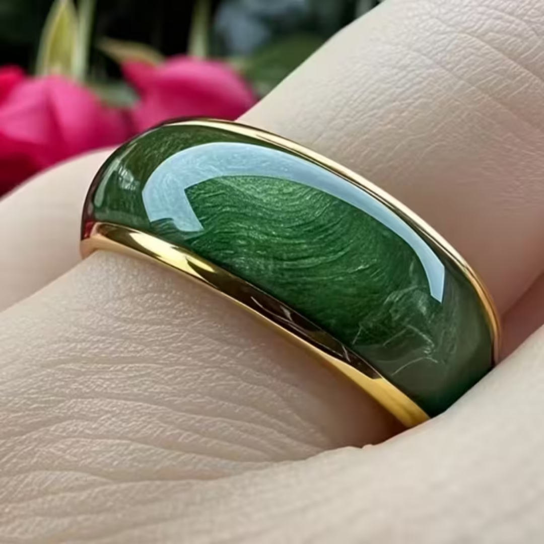 Women's gold-plated ring with emerald, crown design, autumnal style