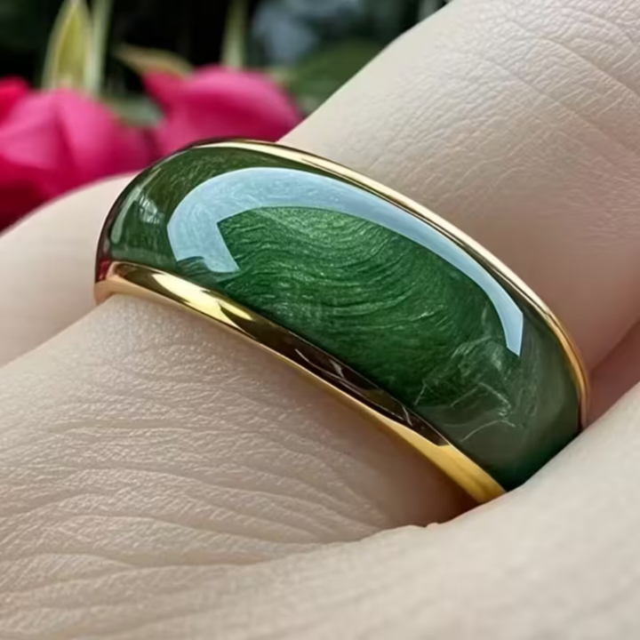 Women's gold-plated ring with emerald, crown design, autumnal style