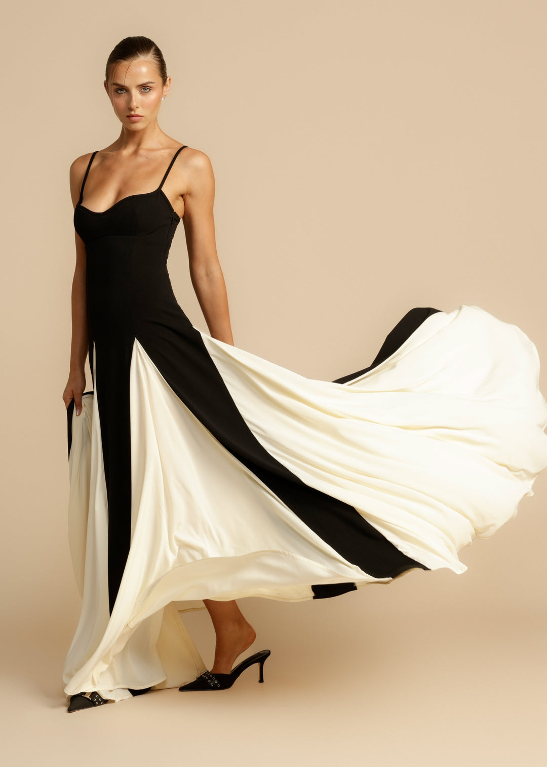 Dressing gown Maxi Colorblock à Bretelles Lucia for un look d'été élégant et confortable.