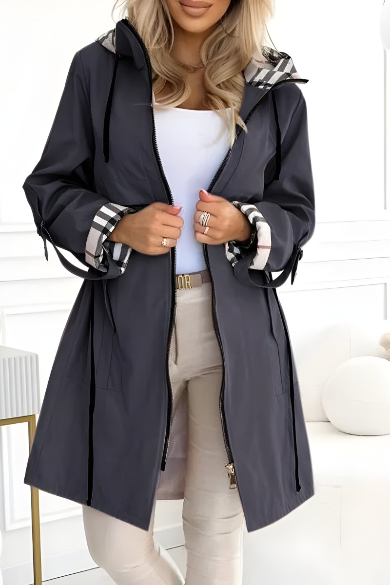 Parka femme légère et élégante, à coupe moderne, pour un automne de transition, casual.