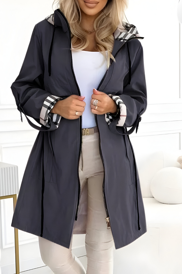 Parka femme légère et élégante, à coupe moderne, pour un automne de transition, casual.