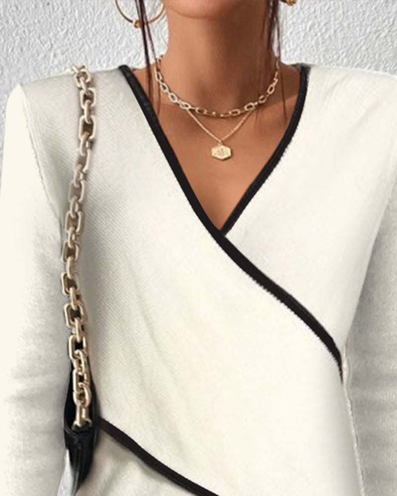 Blanche - Top asymétrique élégante pour femmes avec des finitions contrastées raffinées.