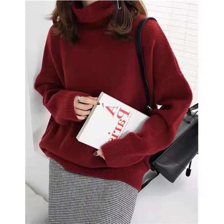Women’s loose-fit cashmere turtleneck sweater in soft knit for autumn