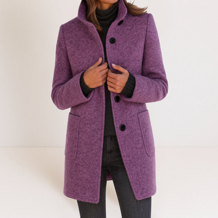 Elegant and warm classic-fit women's wool-blend coat for autumn