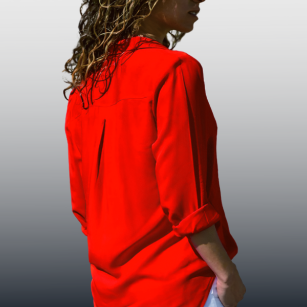 Cyra - Classic Elegant Button-Up Blouse for Women for a Timeless Look.