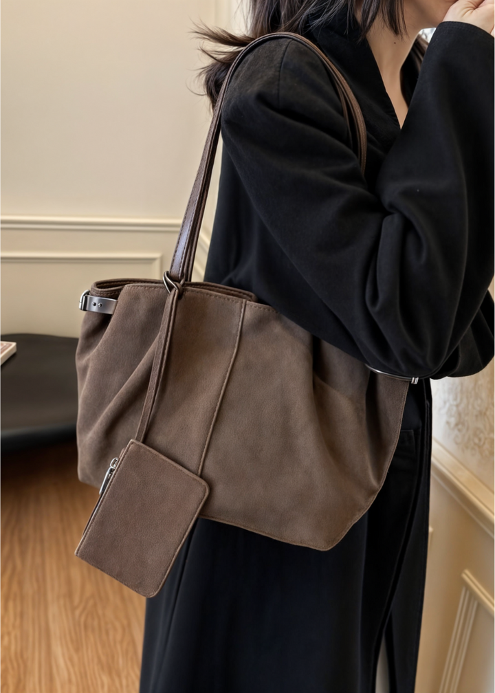 Sac à main Heidilyn Luxe en suede avec pochette assortie pour un look chic.