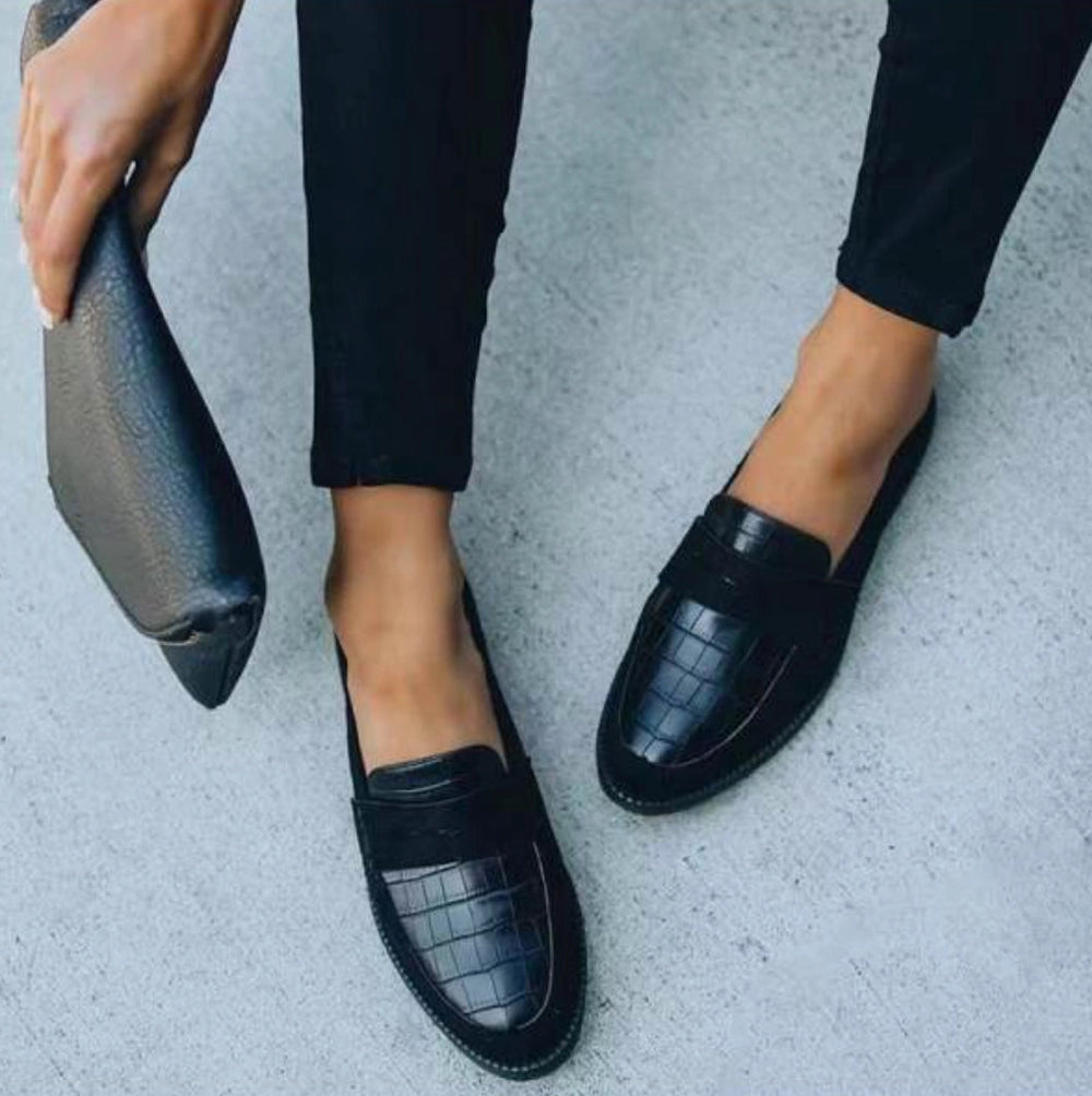 https://cdn.shopify.com/s/files/1/0998/9200/3147/files/Avencea_black_crocodile_loafers_for_wo_13141774.jpg?v=1766839668