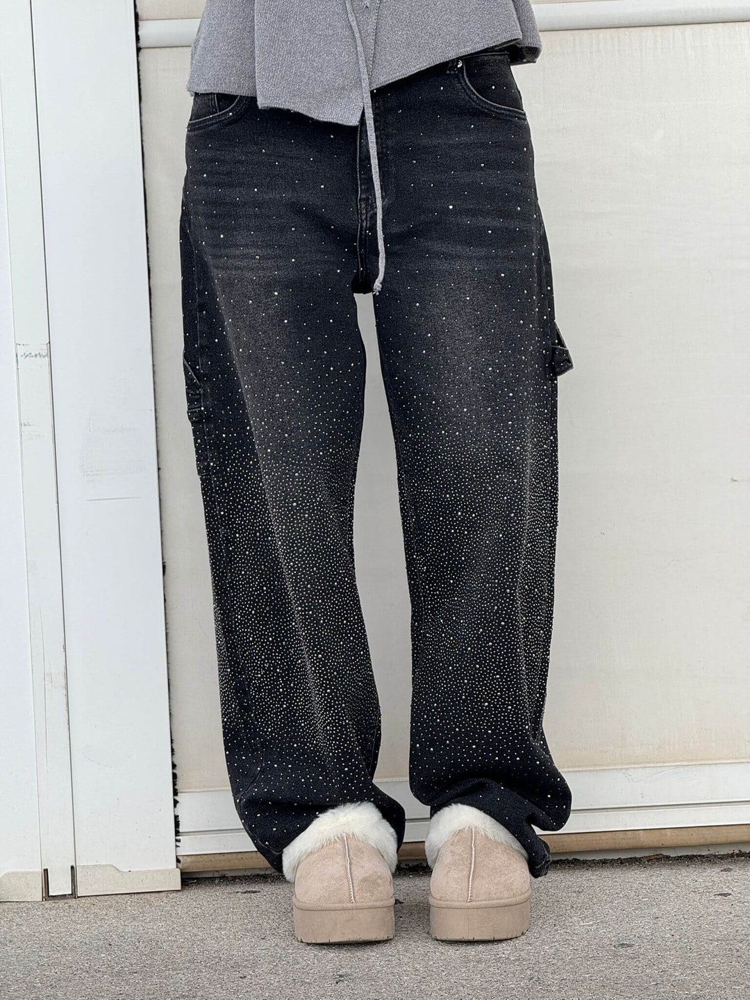 https://cdn.shopify.com/s/files/1/0998/9200/3147/files/Balloon_carpenter_shiny_denim_jeans_8.jpg?v=1766665912