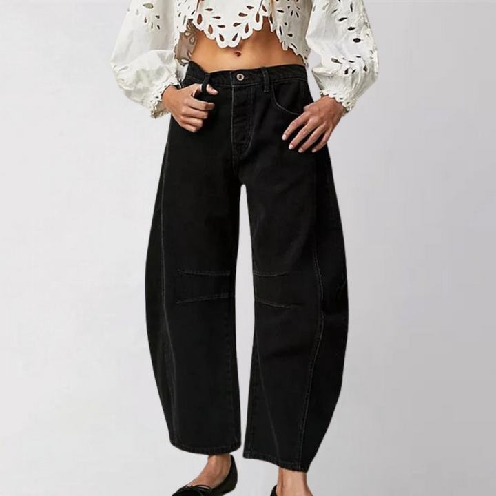 Wide and stylish cropped jeans for women