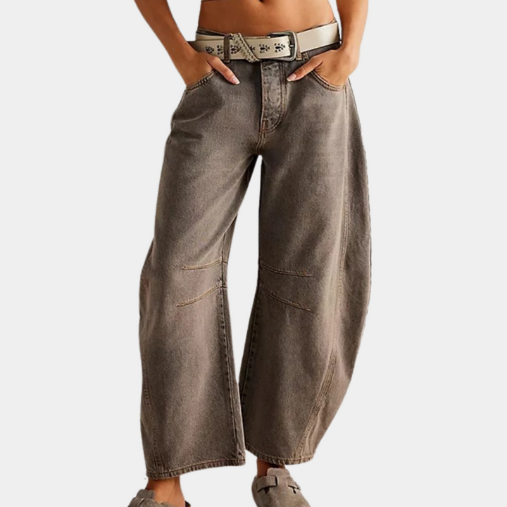 Wide and stylish cropped jeans for women