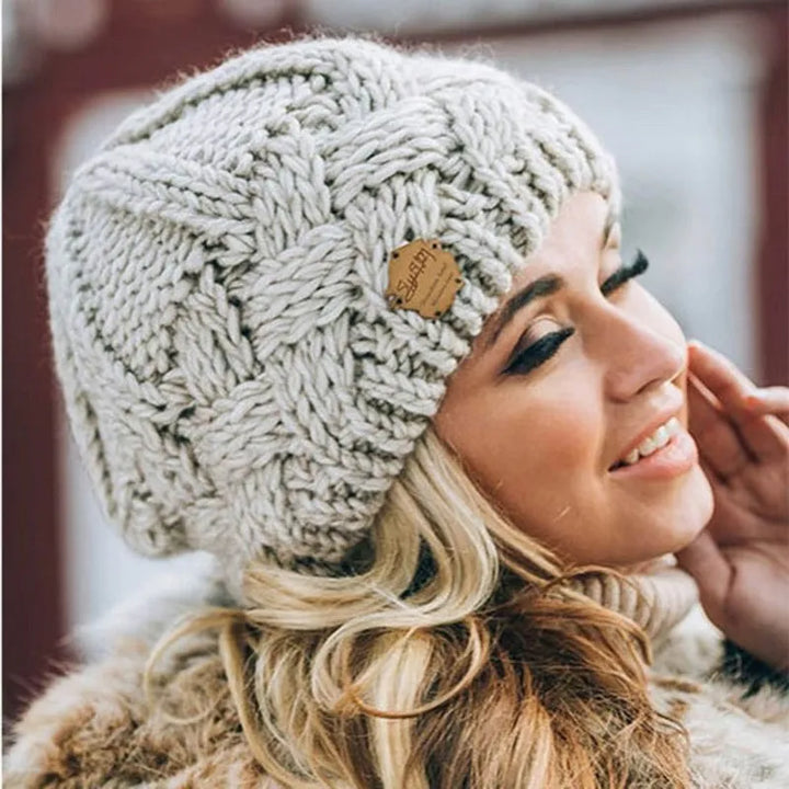 Bonnet femme tricoté doux et chaud pour la fin de l’été et l’automne