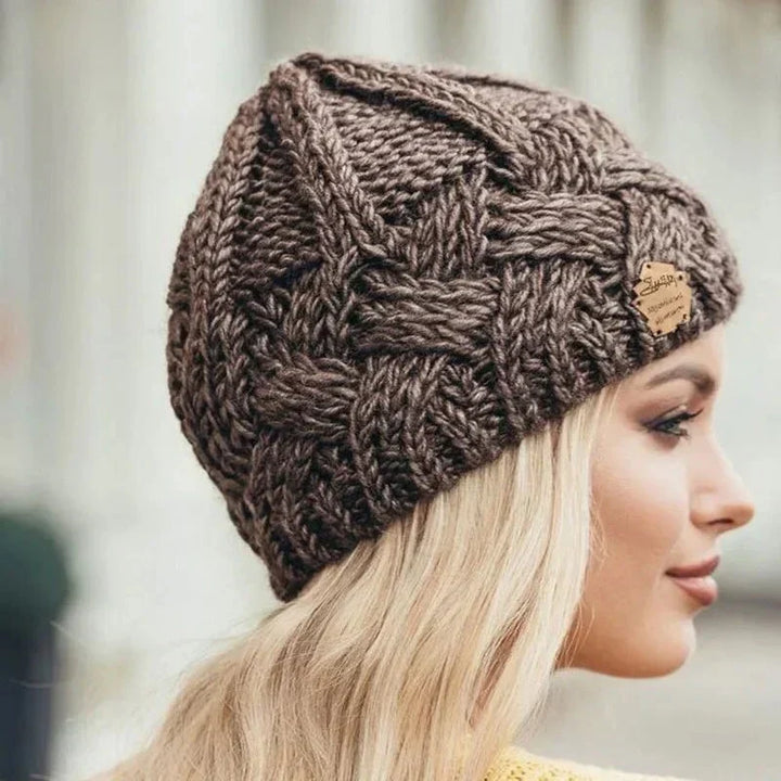 Bonnet femme tricoté doux et chaud pour la fin de l’été et l’automne