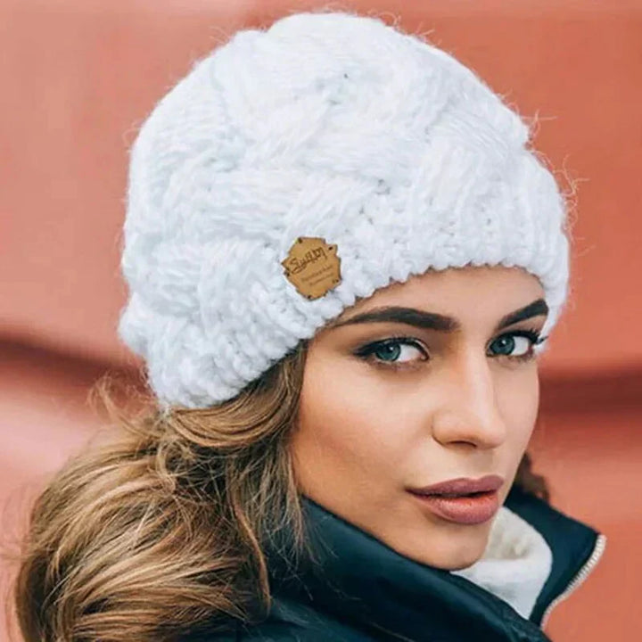 Bonnet femme tricoté doux et chaud pour la fin de l’été et l’automne