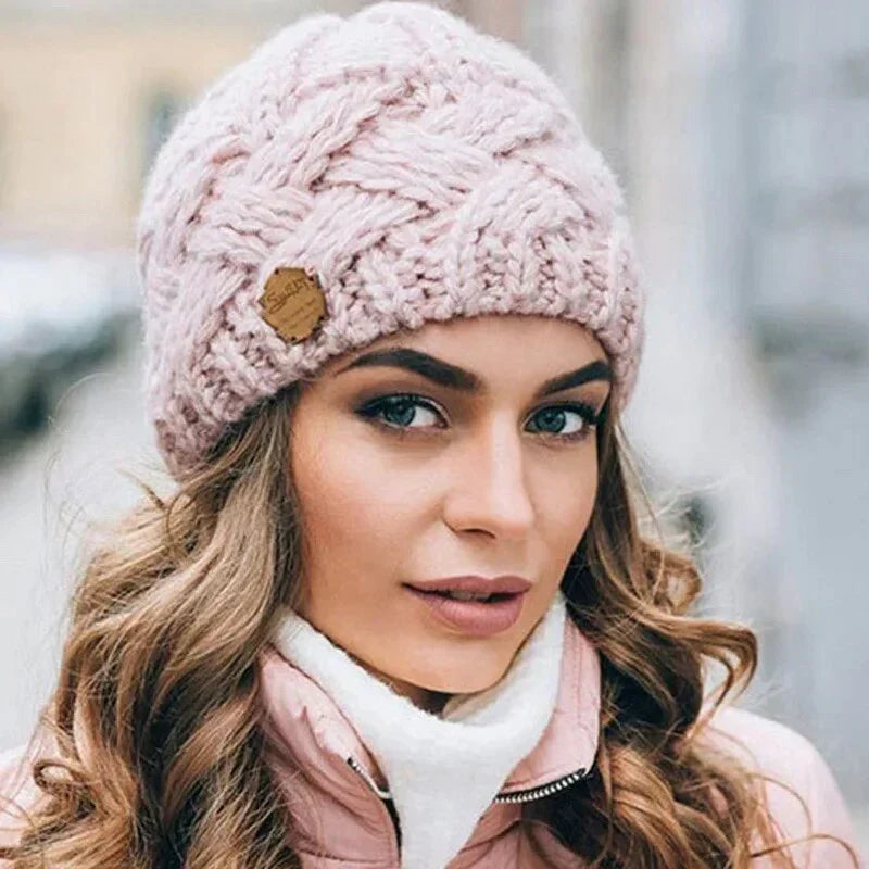 Bonnet femme tricoté doux et chaud pour la fin de l’été et l’automne