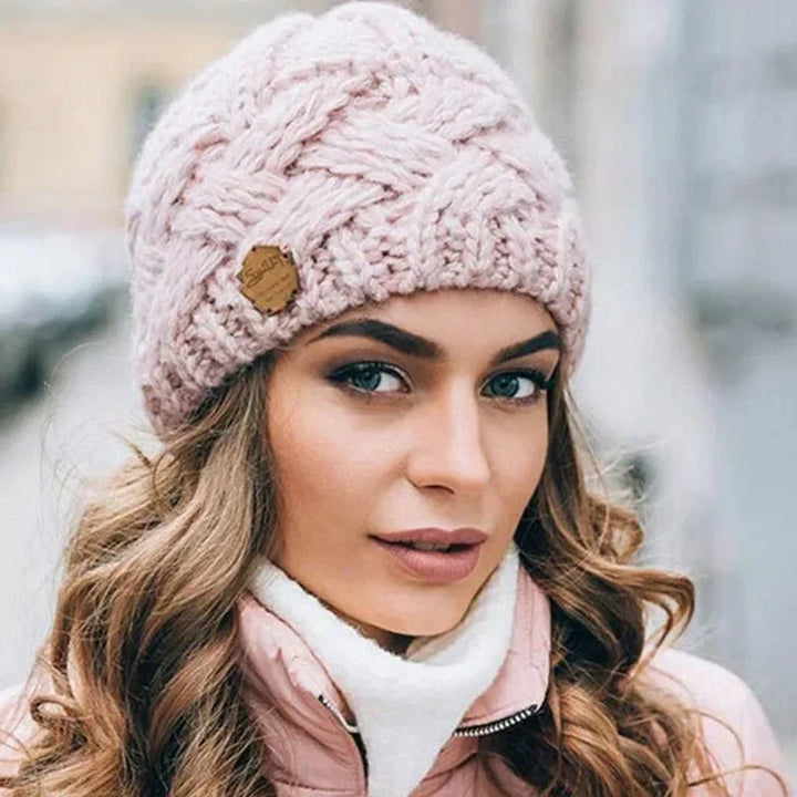 Bonnet femme tricoté doux et chaud pour la fin de l’été et l’automne