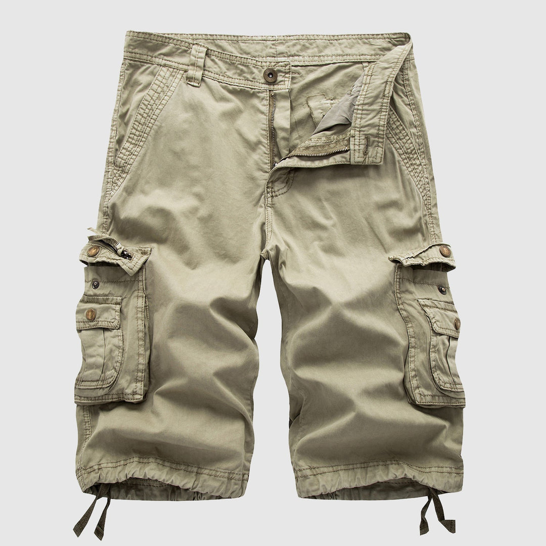 Short pour hommes en coton durable avec plusieurs poches pratiques et une longueur genou décontractée pour un usage quotidien confortable.