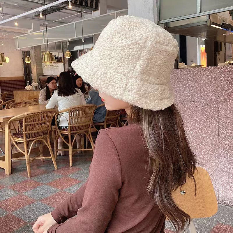 Classic unisex warm-lined bucket hat for summer and mid-season wear