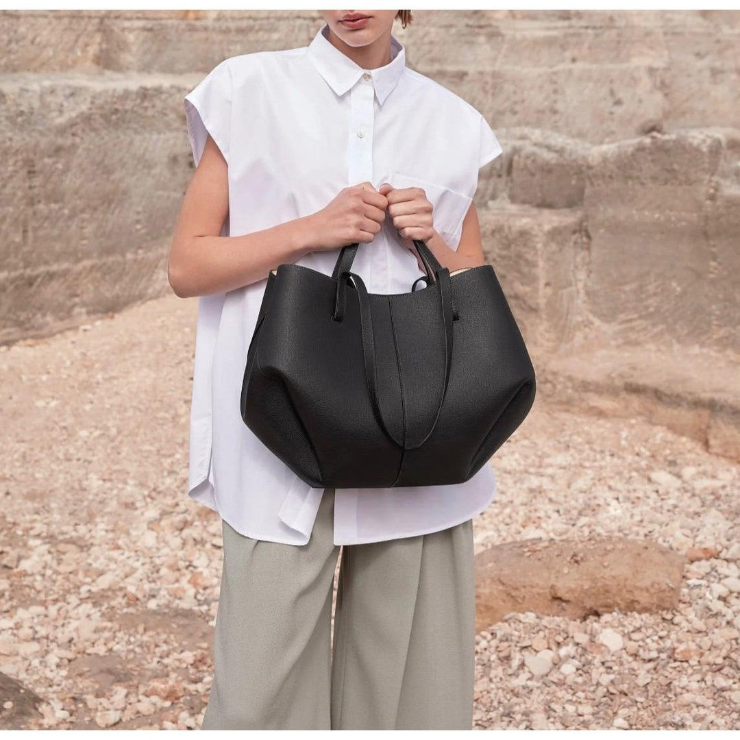 Spacious women's leather tote bag for laptop, ideal for autumn and work