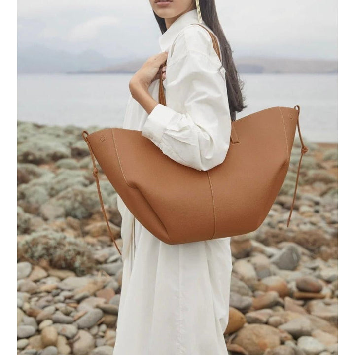 Spacious women's leather tote bag for laptop, ideal for autumn and work