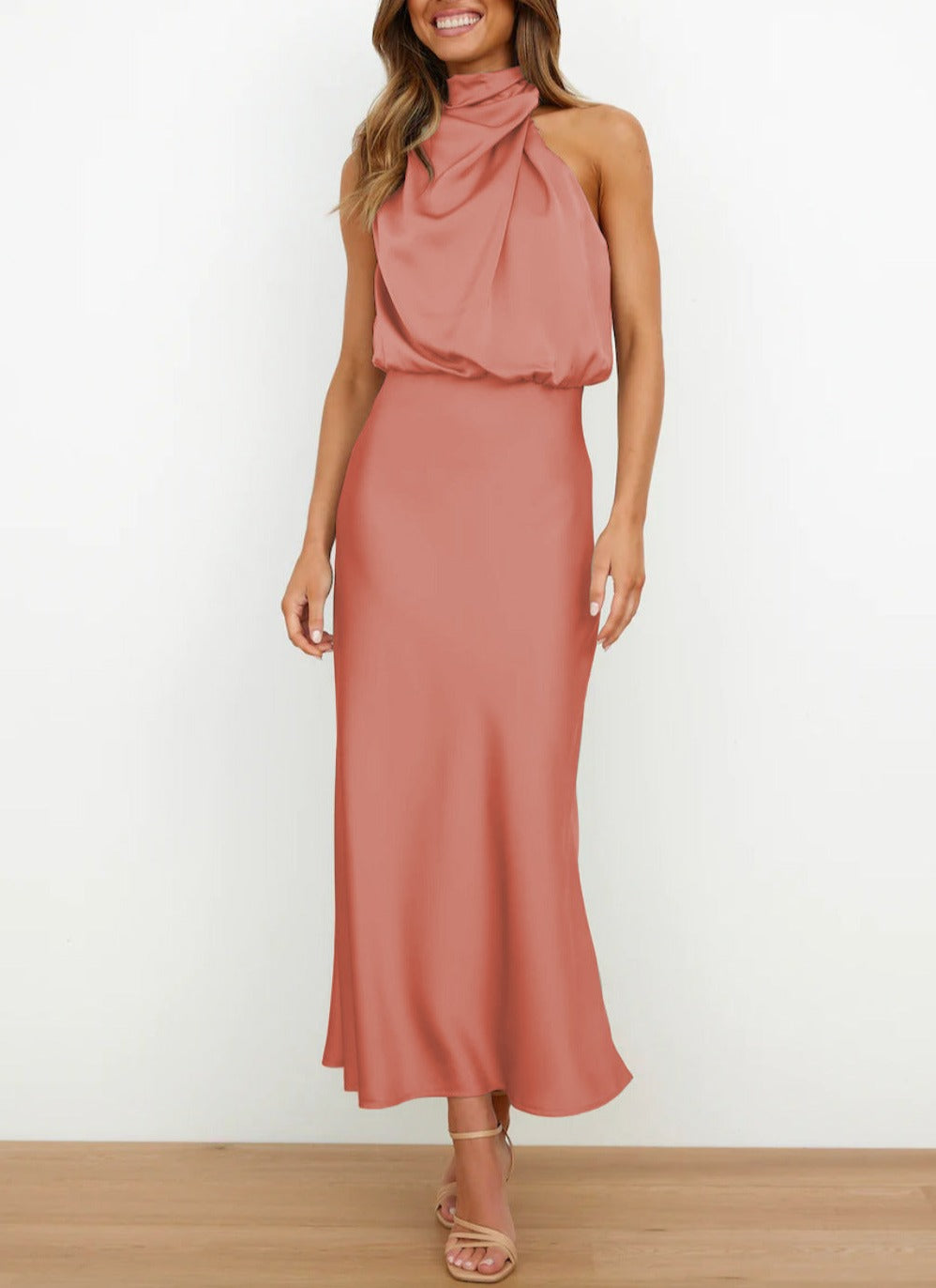 Robe maxi femme en satin élégante sans manches pour l’été et les soirées chic