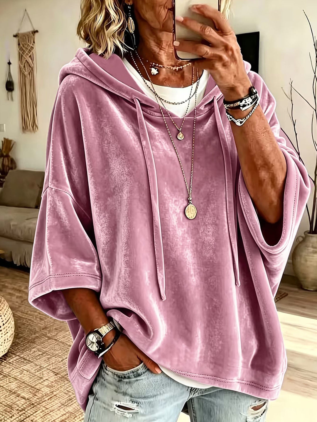 Oversized women’s hoodie for fall, ideal for everyday looks and layered outfits