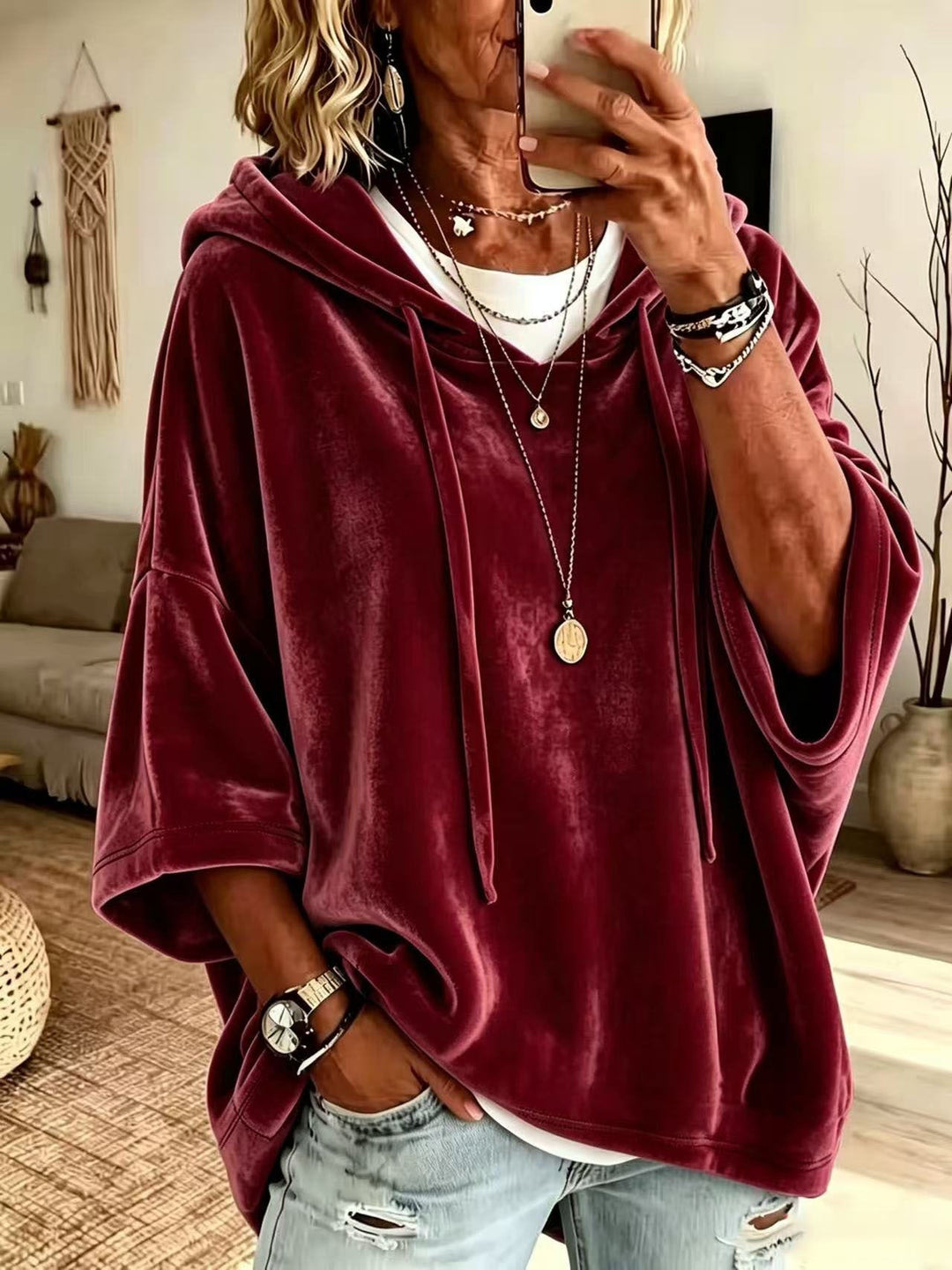 Oversized women’s hoodie for fall, ideal for everyday looks and layered outfits