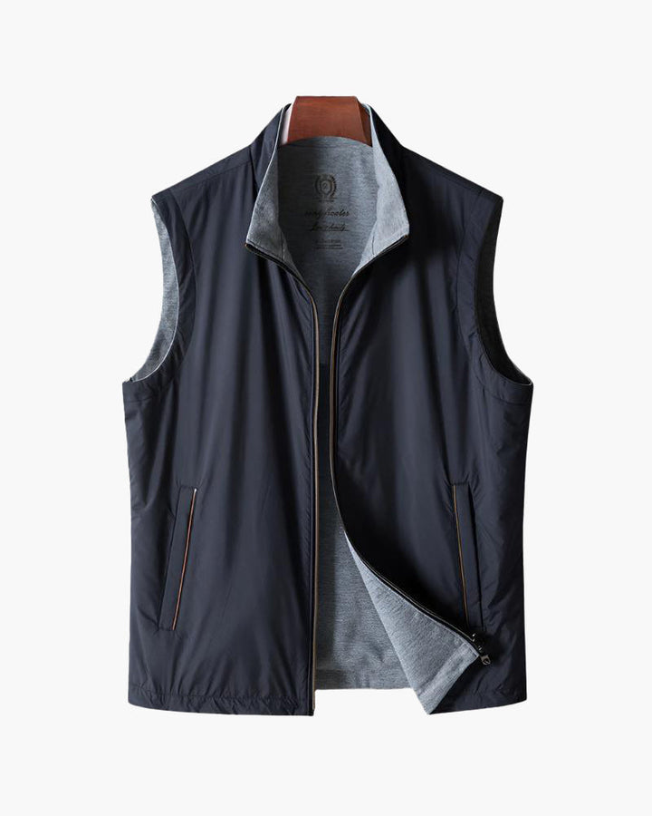 Women's fleece vest for autumn, sleeveless and fitted for transitional seasons, ideal for cooler days