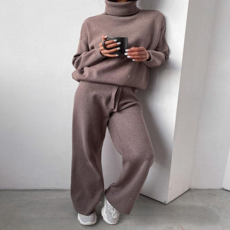 Ensemble femme en tricot avec pull col roulé pour la fin de l’été et l’automne