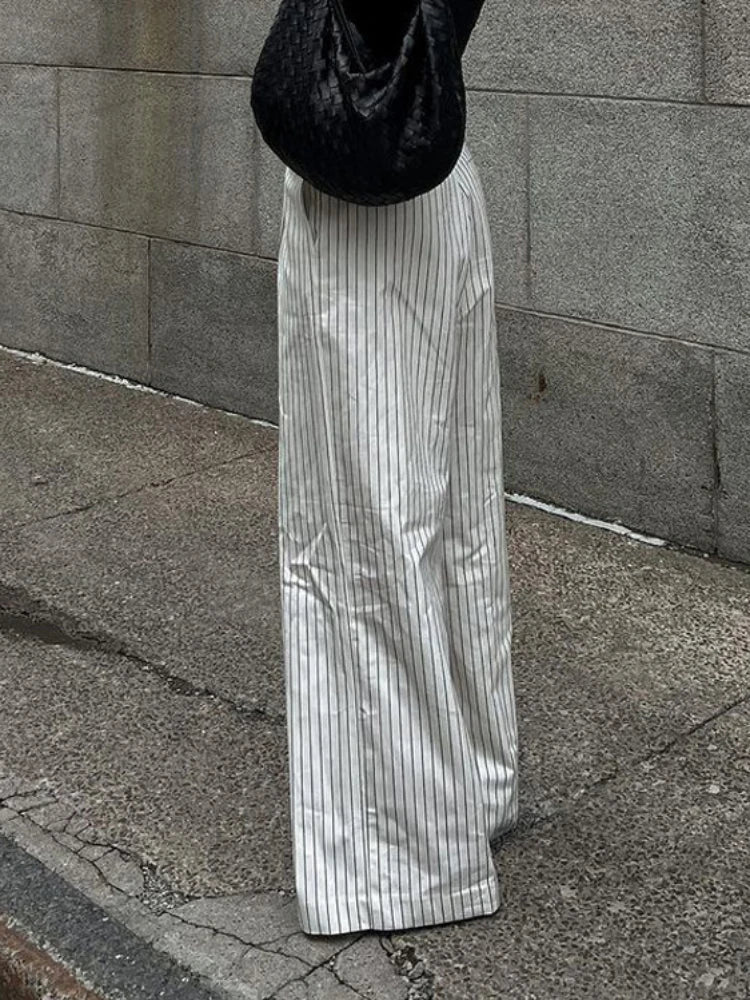 Lotte - Elegant black and white striped pants
