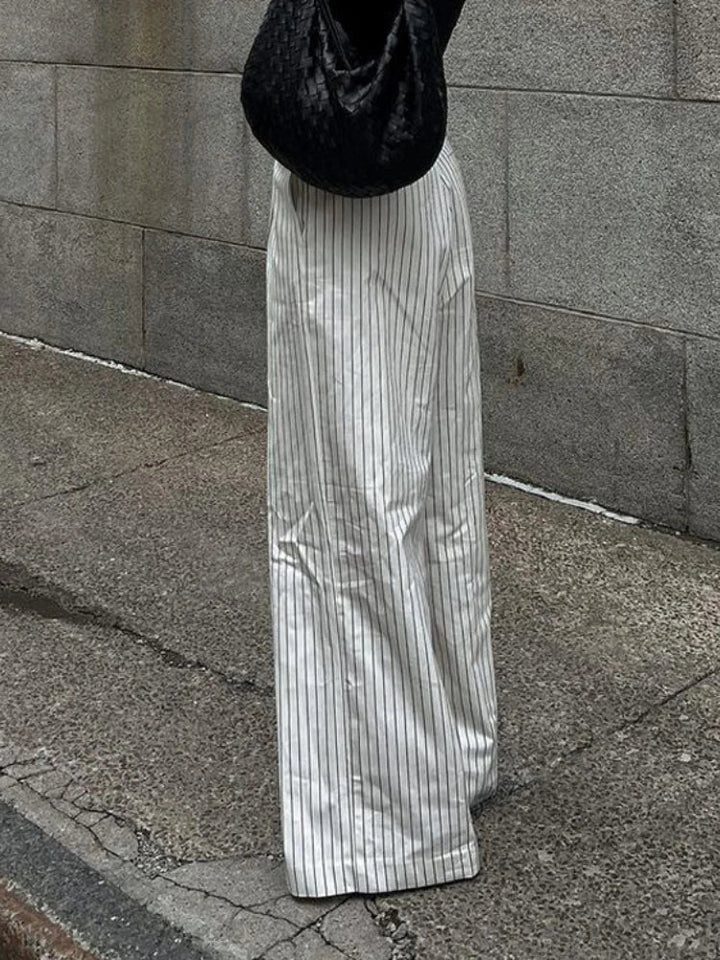 Lotte - Elegant black and white striped pants
