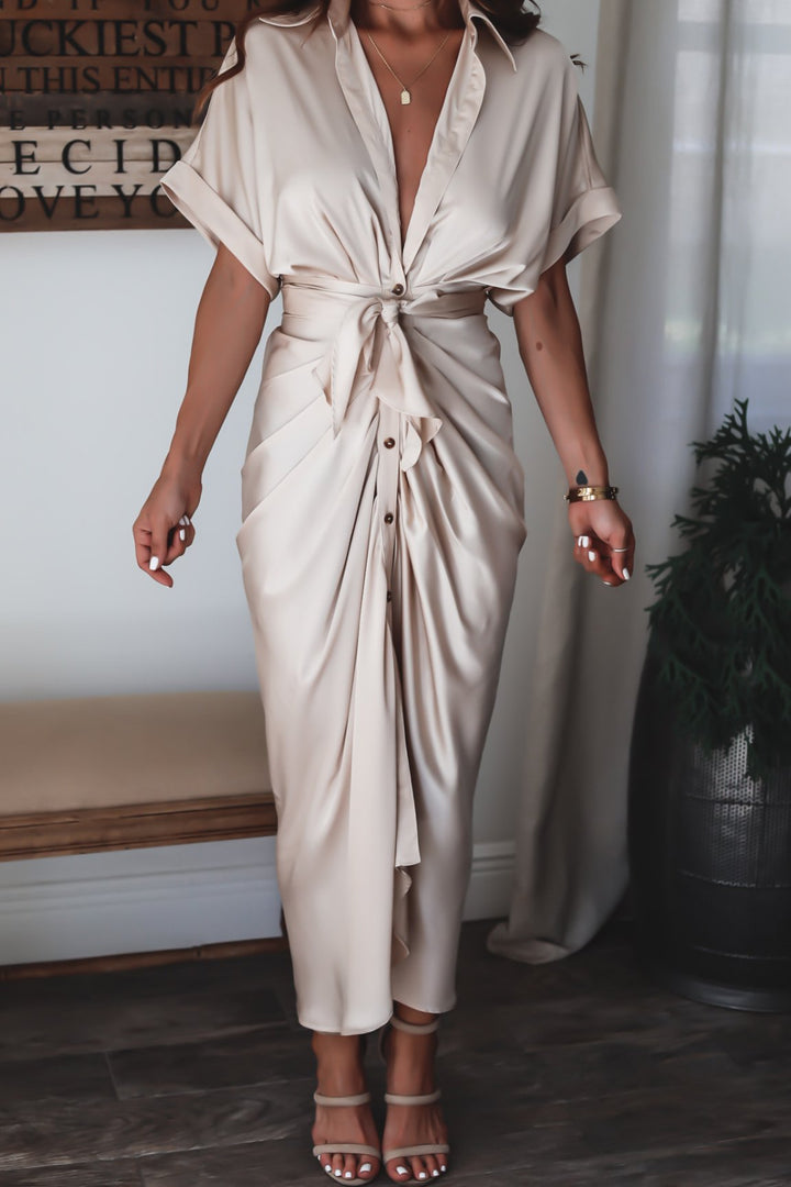Élégante et magnifique dressing gown de chambre maxi portefeuille pour un look raffiné.