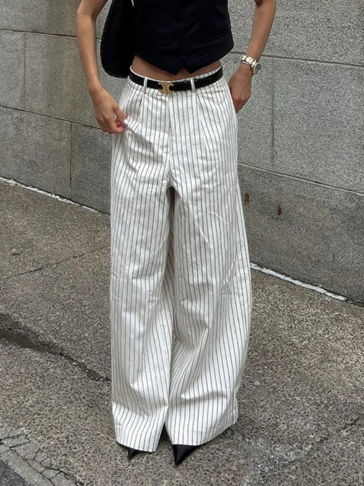 Lotte - Elegant black and white striped pants