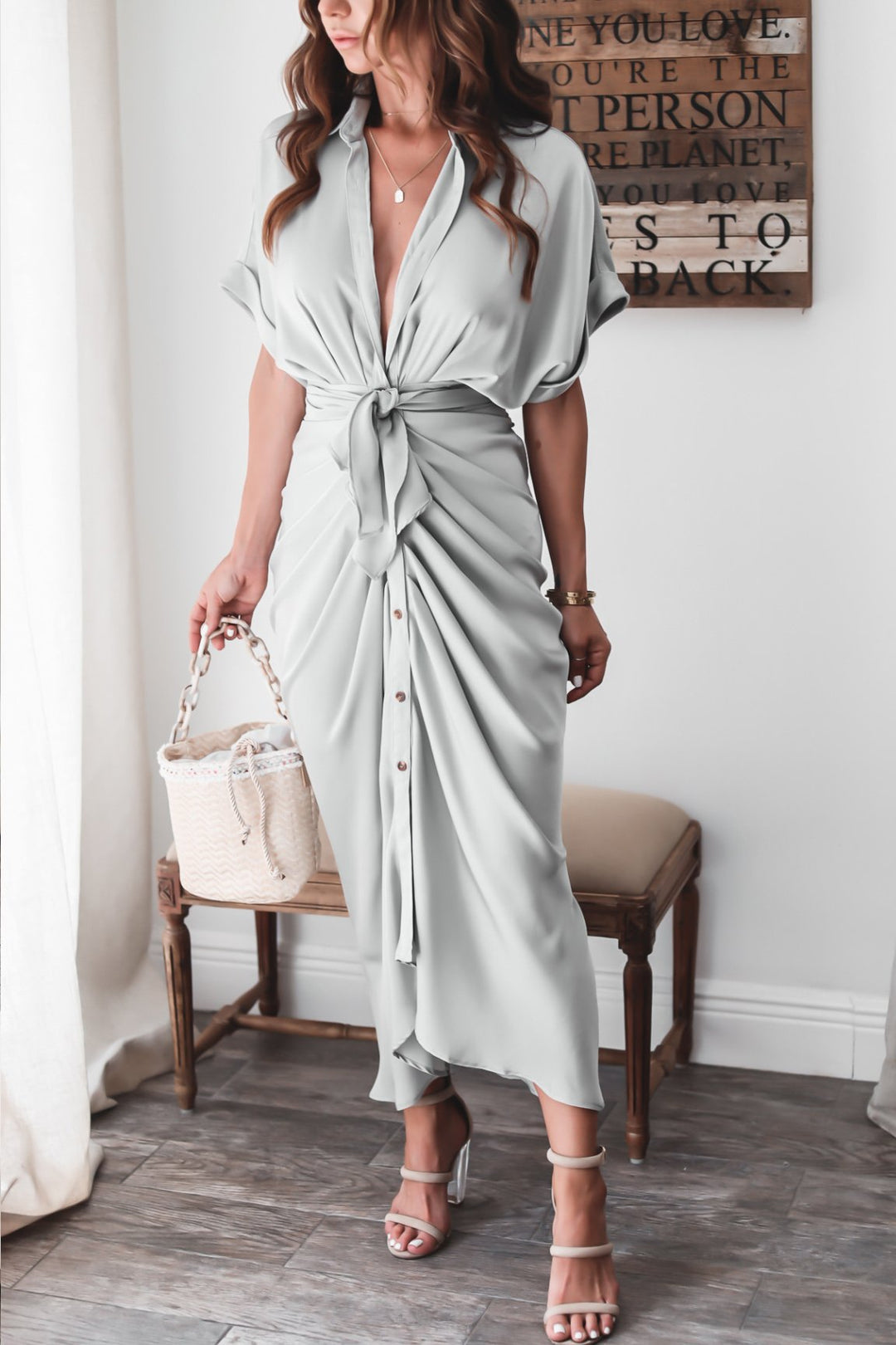 Élégante et magnifique dressing gown de chambre maxi portefeuille pour un look raffiné.