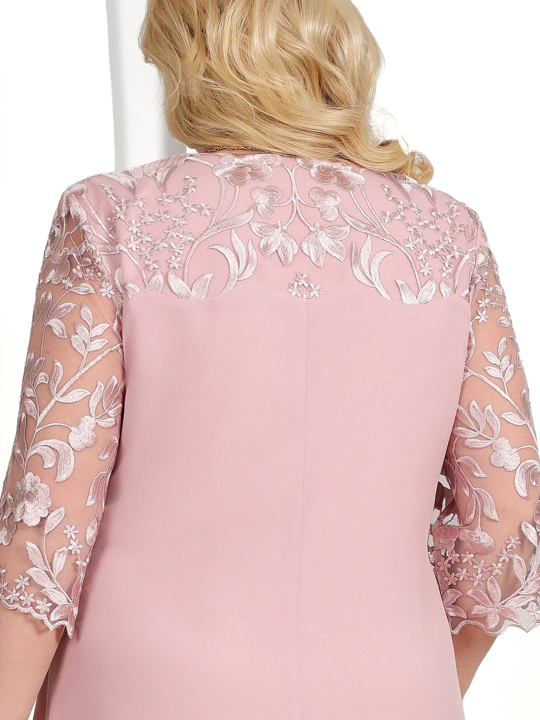 Talina | Élégante robe de chambre de soirée midi grande taille avec détails brodés et manches en tulle - Accent en dentelle florale