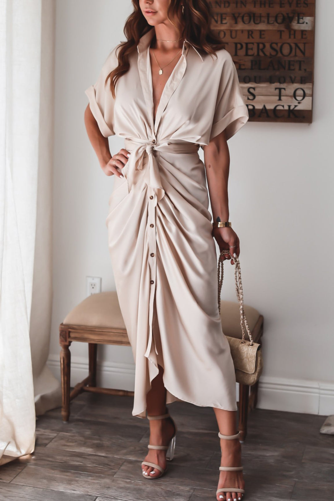 Élégante et magnifique dressing gown de chambre maxi portefeuille pour un look raffiné.