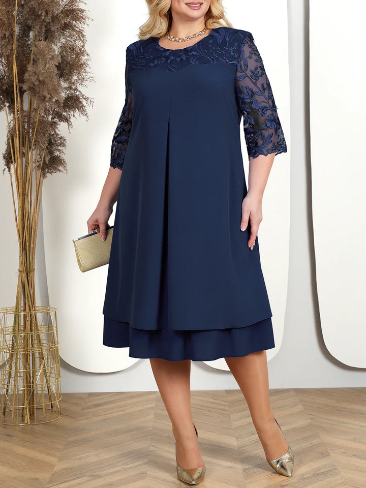 Talina | Élégante robe de chambre de soirée midi grande taille avec détails brodés et manches en tulle - Accent en dentelle florale