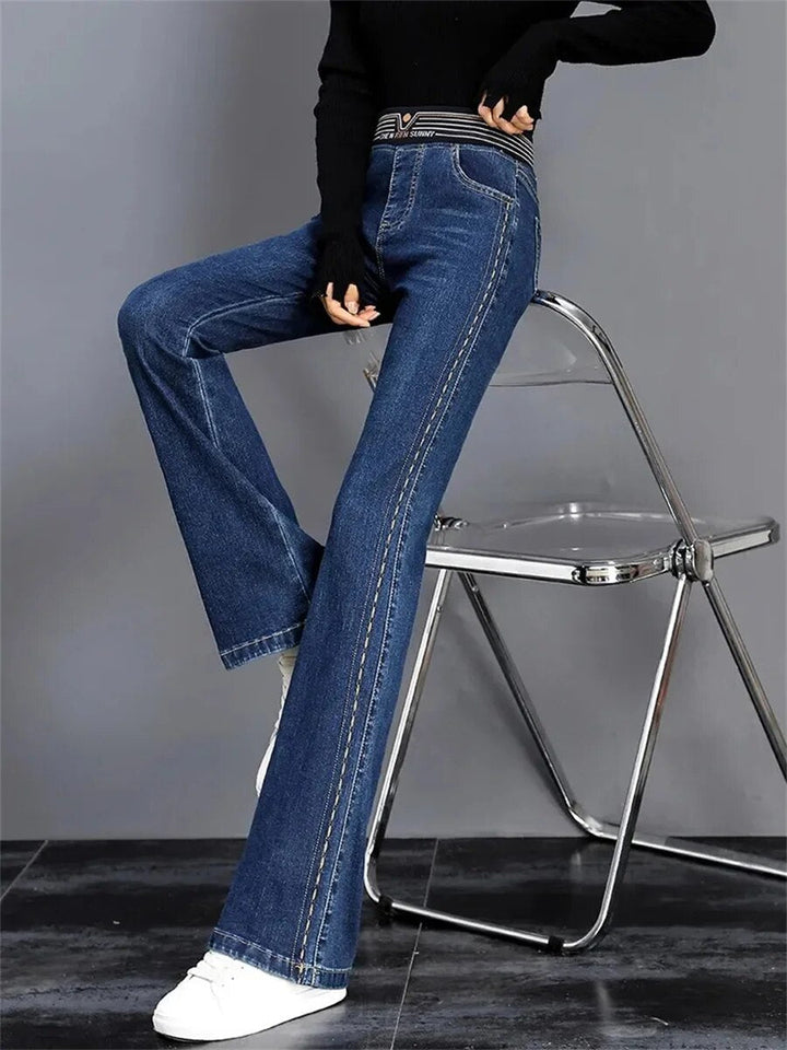 Stylish Nora jeans with a high waist for a flattering fit