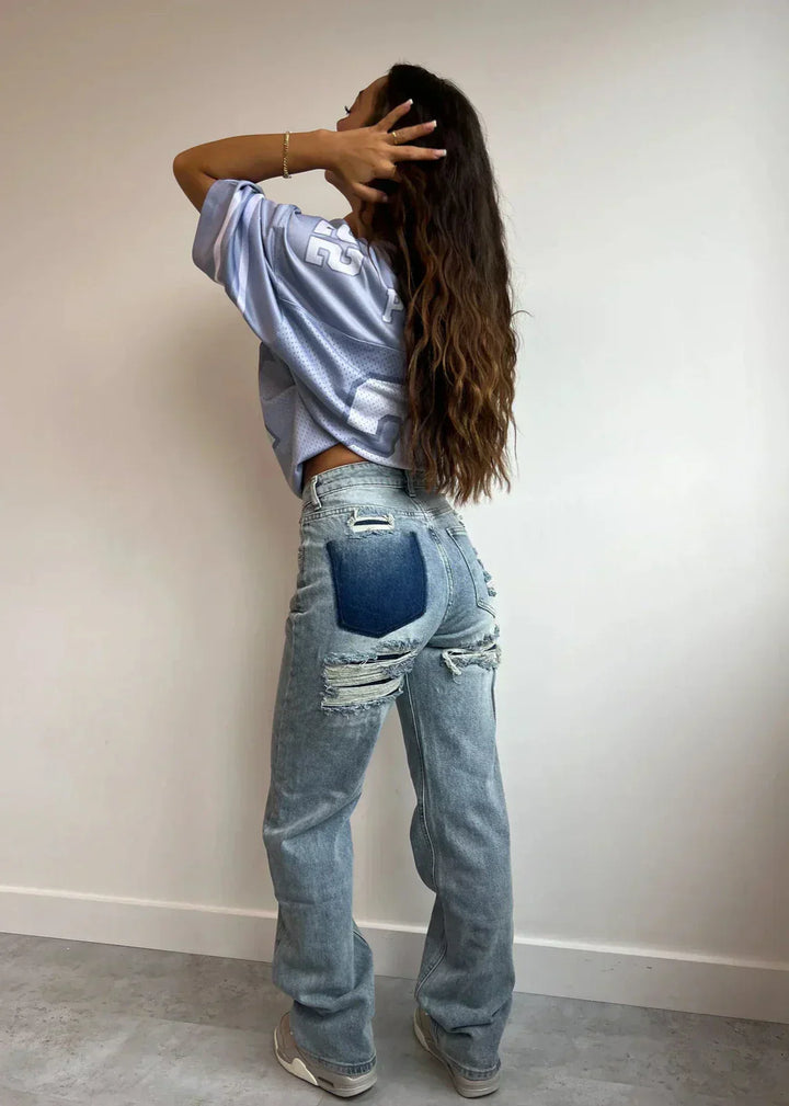 Jean vintage déchiré stylé avec un design patchwork unique