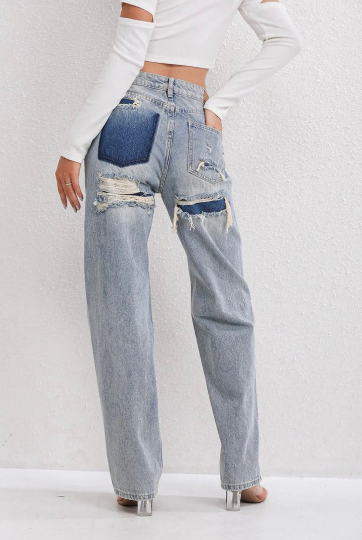 Jean vintage déchiré stylé avec un design patchwork unique