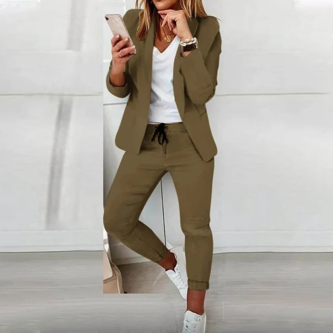 Ensemble blazer pantalon femme élégant et confortable pour l’automne, tenue chic